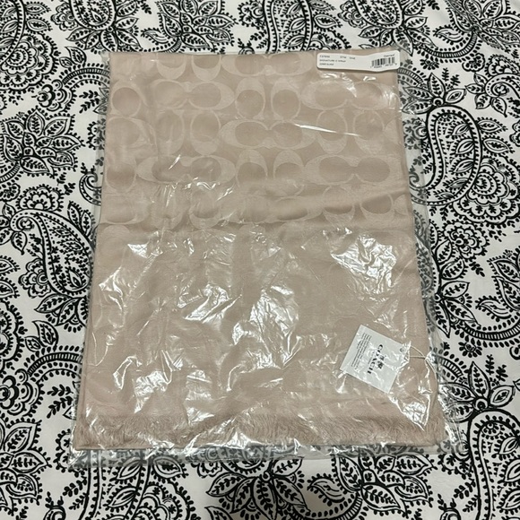 Coach Women’s Signature Wrap - Picture 1 of 2